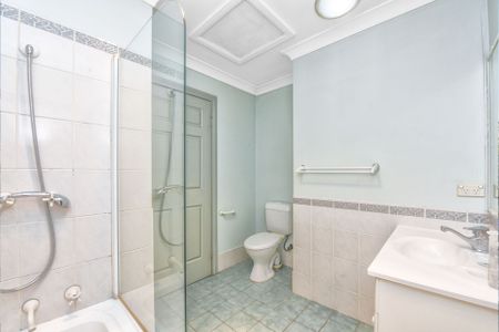 Spacious & Convenient location (Enter from King St) - Photo 4