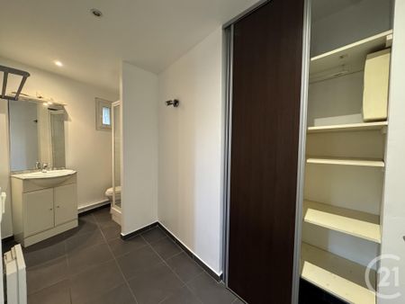 Location Appartement 1 pièce 23m² LA VALENTINE 11ème - Photo 4