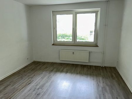 Große 3 Zimmer Wohnung -In Sanierung- - Foto 3