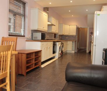 Howard Road (4 bed) - Photo 2