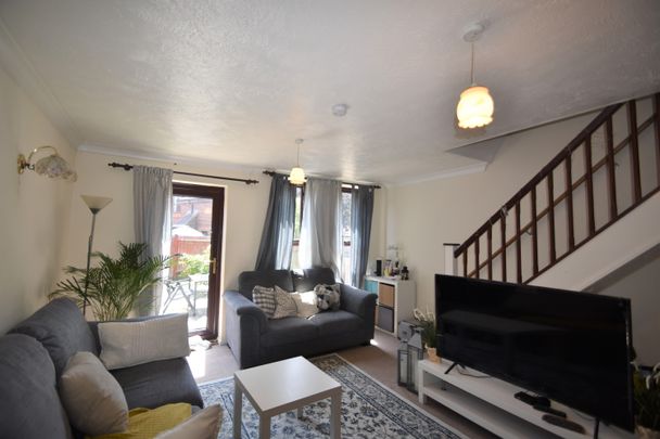 2 bedroom terraced house to rent - Photo 1
