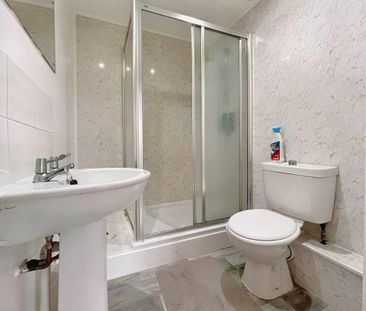 2 bedroom ground floor flat to rent - Photo 5