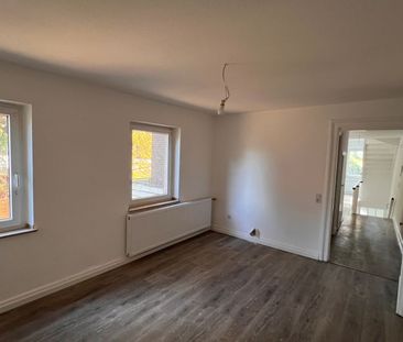 Komplett renovierte, wunderschöne 2,5-Zimmer-Altbauwohnung mit 2 Ba... - Photo 3