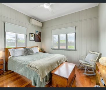 Kedron townhouse where classic meets modern - Photo 5