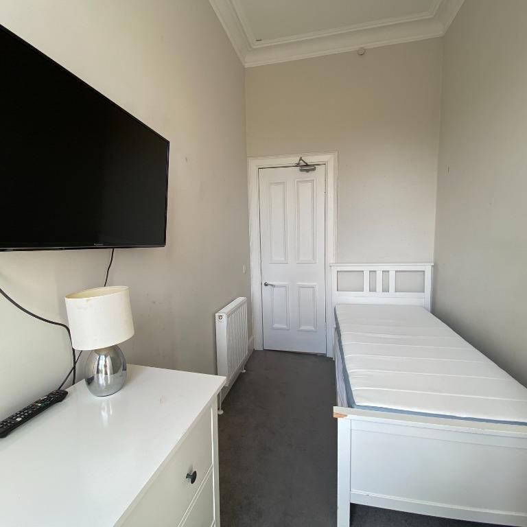 5 bedroom flat to rent - Photo 1