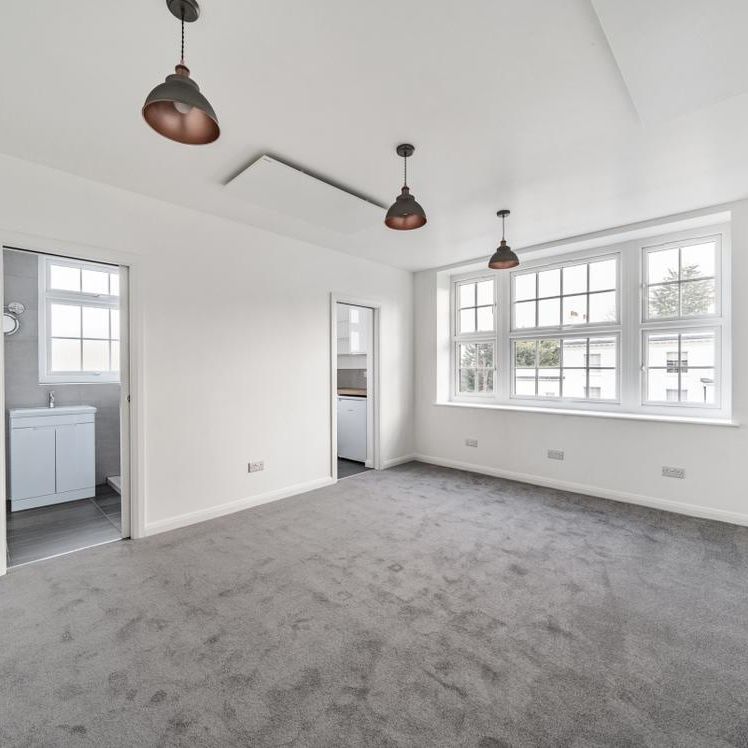 North Hill, London N6 - Photo 1