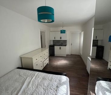 Studio Flat, Abercorn Road, NW7 - Photo 1