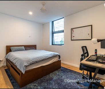 Luxury One Bedroom with Large Study - Photo 4