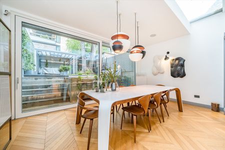 Vicarage Gate, Kensington, W8, London - Photo 2