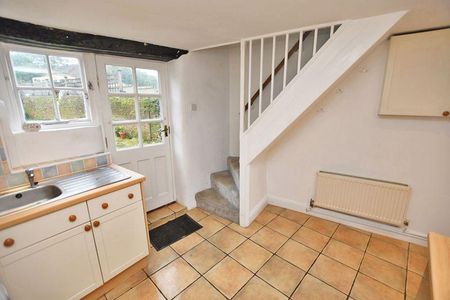 2 bedroom end of terrace house to rent - Photo 2