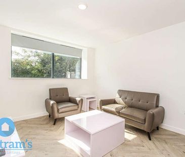 Professional Ensuite Rooms Inc Bills, Beeston, NG9 - Photo 1