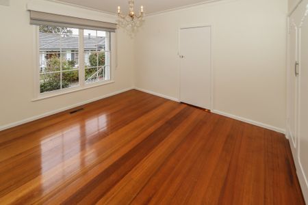 Bright and spacious two-bedroom home with a touch of serenity - Photo 2