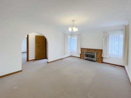 6 Ercil Street, Wendouree - Photo 3