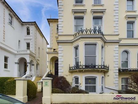 Hyde Gardens, Town Centre, Eastbourne, BN21 - Photo 2