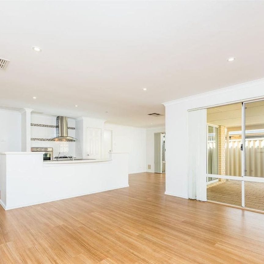 4x2 Family Home with Multiple Living Areas in Butler! - Photo 1