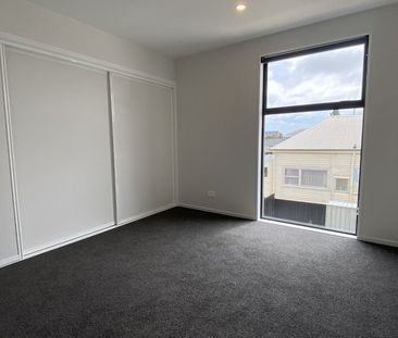 Superb Townhouse - Photo 5