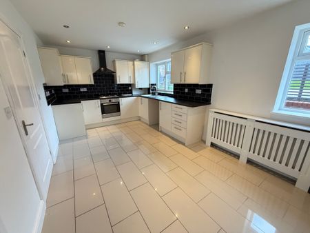 Clare Crescent, Woodcross, Wolverhampton - Photo 4