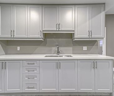 For Lease - 565 Mcgregor Farm Trail, Newmarket, Ontario - Photo 2