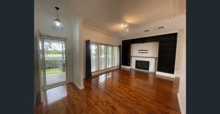 Spacious 4-Bedroom Home with Large Backyard and Outdoor Entertaining Area - Photo 2