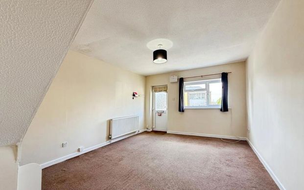 Call NOW to book your viewng for this lovely two bedroom house in this really popular location. - Photo 1
