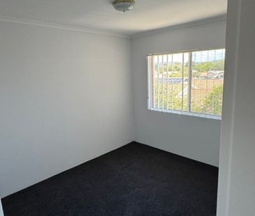 Refurbished Two Bedroom Top Floor Unit - Photo 6