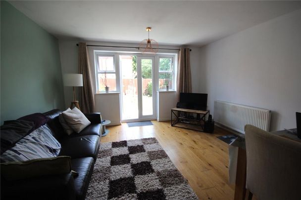 3 bedroom semi-detached house to rent - Photo 1