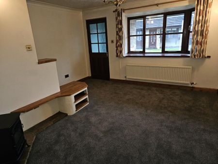 2 bedroom semi-detached house to rent - Photo 2