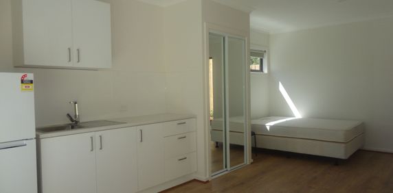 Studio Apartment Electricity & Water Included&excl; - Photo 2