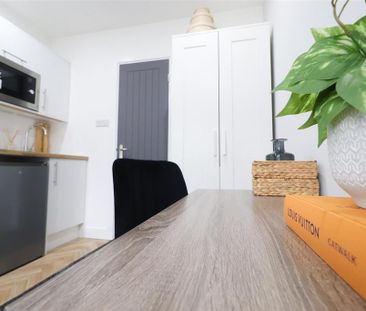 1 bedroom in a house share to rent - Photo 6