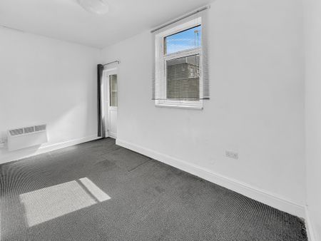 Flat 4, 290 Newport Road, Cardiff CF24 1RS - Photo 3