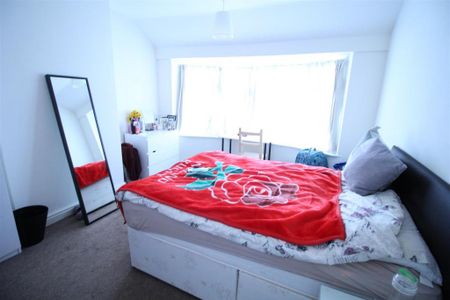 3 bedroom private hall to rent - Photo 3