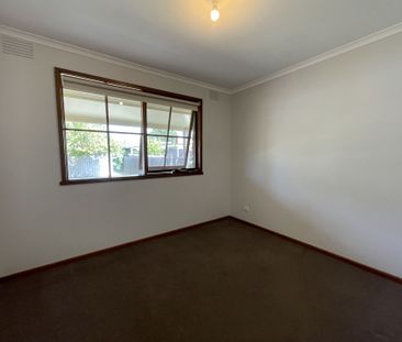 THREE BEDROOM HOME ! - Photo 3