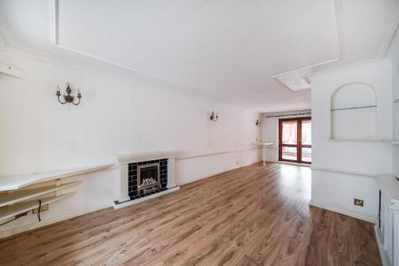 4 bedroom detached house to rent - Photo 2