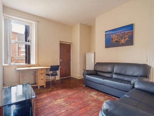 6 bedroom terraced house to rent - Photo 1