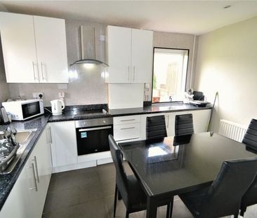 Room in a Shared House, Manchester, M7 - Photo 1