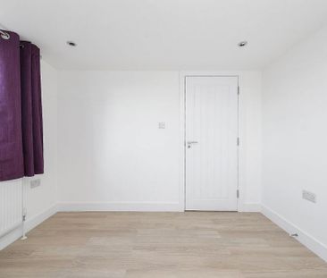 5 bedroom semi-detached house to rent - Photo 4