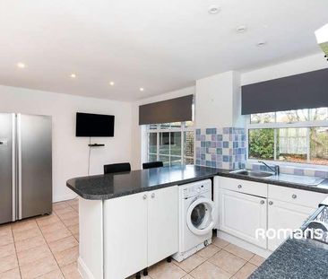 Coniston Close, Farnborough, GU14 - Photo 3