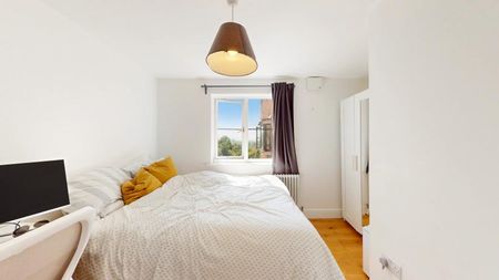 Modern Apartment - Photo 2