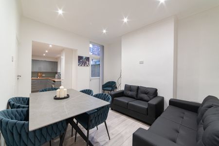 Room in a Shared House, Denebank Road, L4 - Photo 2