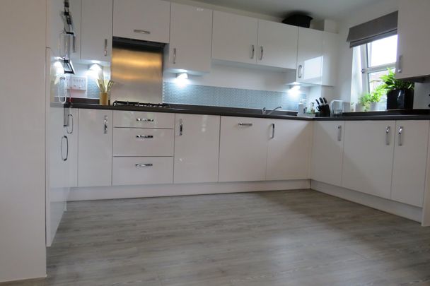 Bridge Road East, WELWYN GARDEN CITY - Photo 1