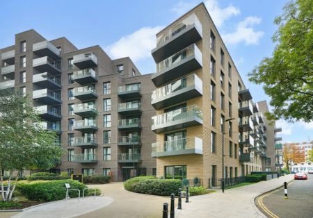 1 bedroom flat in Coster Avenue - Photo 2