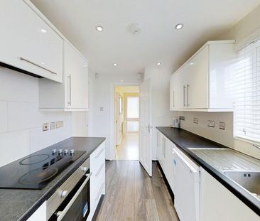 4 bedroom semi-detached house to rent - Photo 1