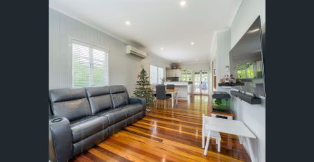 Charming Renovated Air Conditioned Lowset Home - Photo 5