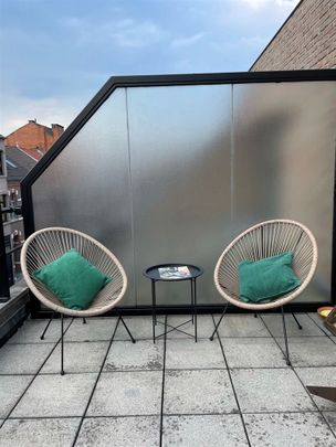 Ruim duplex appartement met 2 slaapkamers en gezellig terras in het centrum van Hasselt. - Photo 1