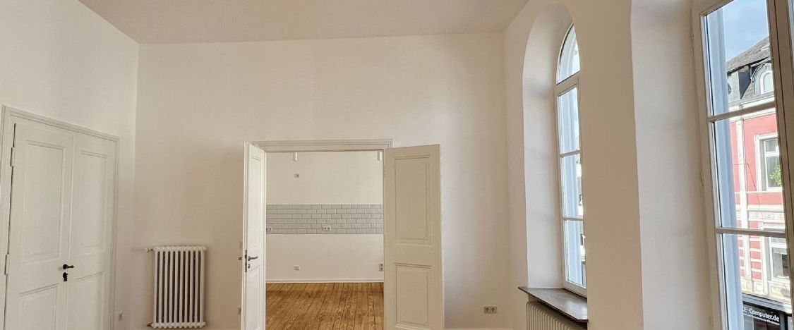 Schicke 2 Zimmer Altbauwohnung mit französischem Balkon - Photo 1