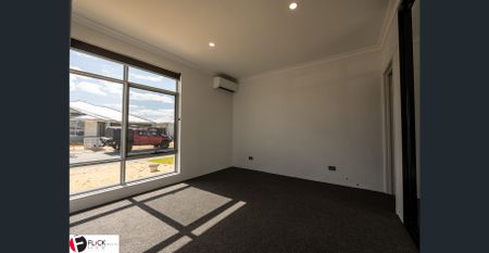 Newly built 3 x 2 dual home in sort after location - Photo 2