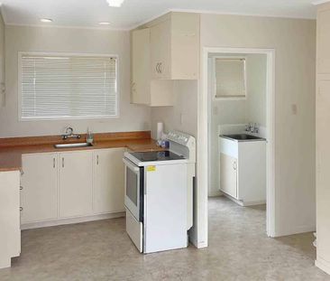 Close & Convenient - Photo 3