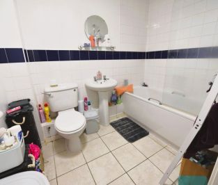 2 bedroom Flat in Calverley Ln, Leeds - Photo 4