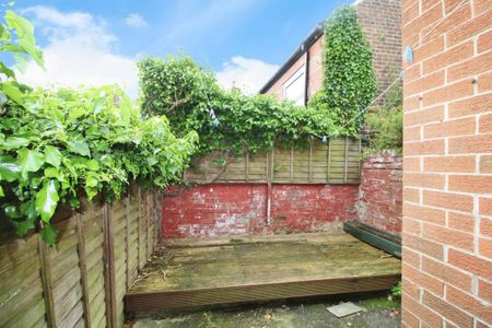 3 bedroom end of terrace house to rent - Photo 4