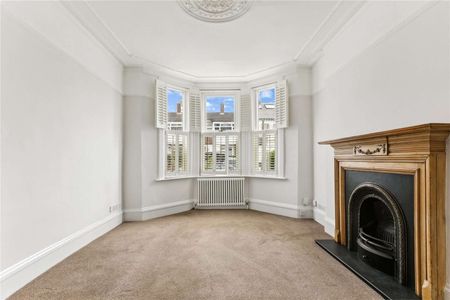 Four bedroom family home in Wandsworth - Photo 2